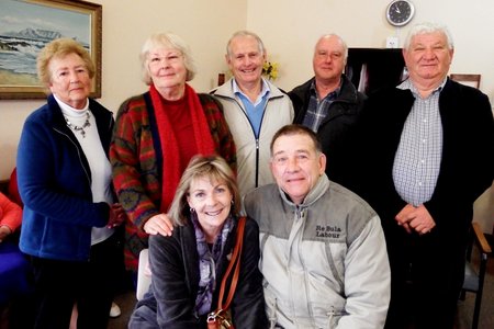  Voor sit Mickey en dr Bobo van Zyl, met vlnr agter Hermine Groenewald, Francia van Dyk, Hennie Lochner, Len Olivier en Wollie Jacobs